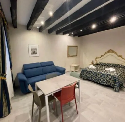 Ca\'Antica Sinagoga - Venice Canal Front Apartment