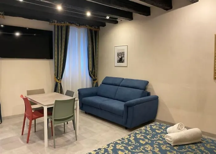 Ca\'Antica Sinagoga - Venice Canal Front Apartment